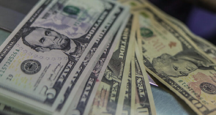 Billetes de cinco dólares