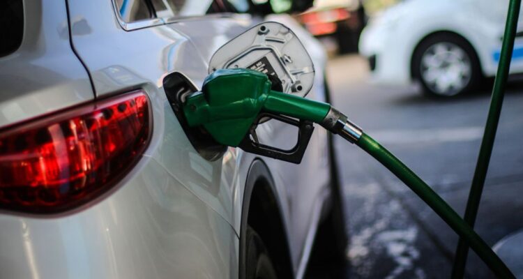 A través de varios descuentos los precios de la bencina puede bajar