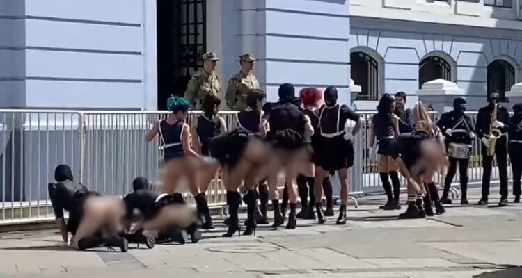 Armada presenta denuncia por “ultraje público” luego de intervención en Plaza Sotomayor por el 11/S