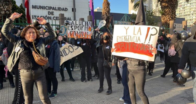 Comité de vivienda protesta en municipio de Estación Central ante demora en aprobación de anteproyecto