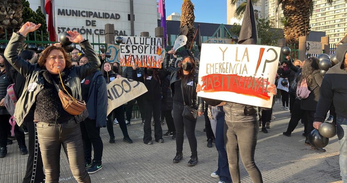 Comité de vivienda protesta en municipio de Estación Central ante demora en aprobación de anteproyecto