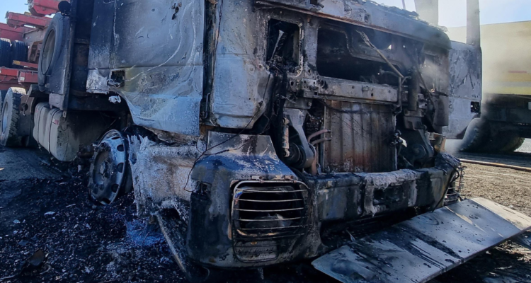 queman camiones en Popoen en Osorno