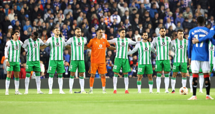 Real Betis, con Claudio Bravo entre los citados, recibe al Cádiz por La Liga.