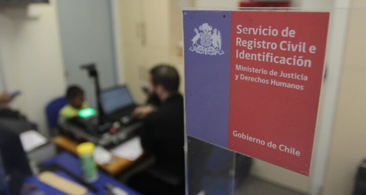 Diputados solicitan que Registro Civil amplie su horario de atención