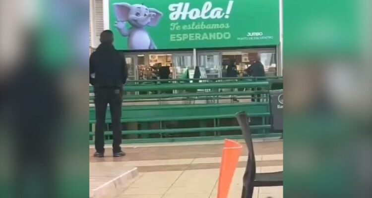 Imágenes revelan violenta riña en supermercado de Antofagasta: trabajadores del local fueron golpeados