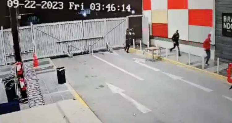 Cuatro detenidos tras persecución por robo a centro comercial en Maipú