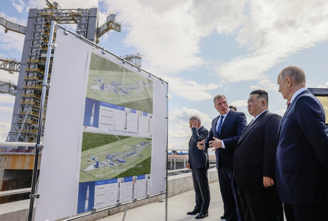 Vladimir Putin y Kim Jong Un visitan el cosmódromo de Vostochny en las afueras de la ciudad de Tsiolkovsky 