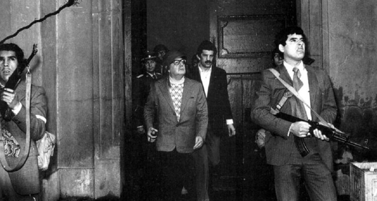 salvador allende en la moneda
