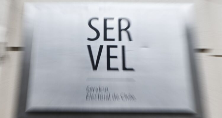 Ofician a Servel para que investigue por qué casi mil personas tienen hoteles como domicilio electoral