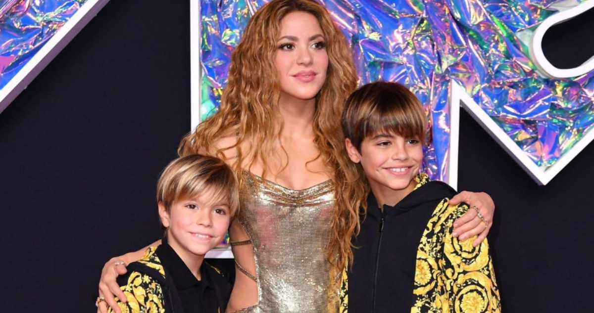 Shakira asistió a los MTV VMAs después de 17 años y pasó por la alfombra rosada junto a sus dos hijos