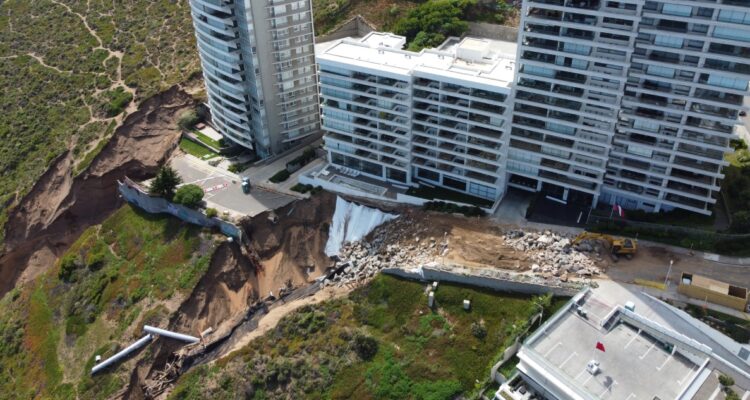 Mudanza de edificios afectados por socavones