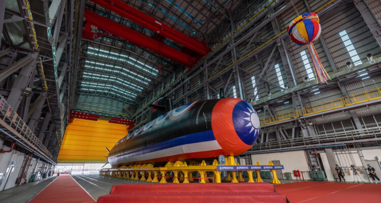 Taiwán presenta su primer submarino de desarrollo propio en plena tensión con Pekín