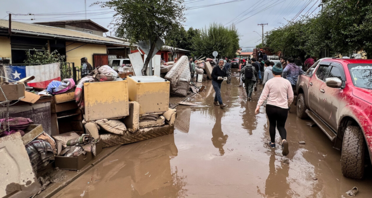 Tres muertos, 500 viviendas dañadas y 6 mil personas aisladas deja sistema frontal en el sur del país