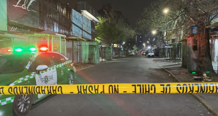 Una mujer muerta y tres heridos graves deja balacera afuera de discoteca Ex Fábrica en Recoleta