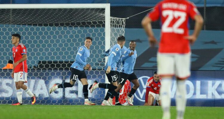Uruguay superó a Chile en Montevideo por las Clasificatorias