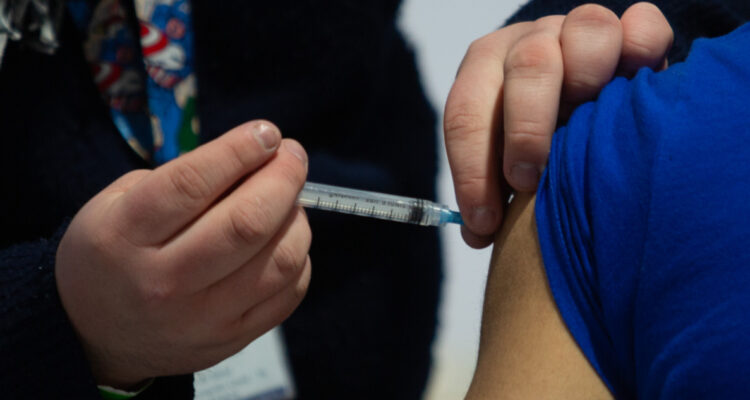 Los Ríos: Funcionarios de salud dicen estar alerta por posibles despidos ante fin de alerta sanitaria