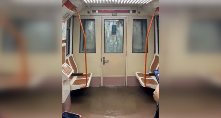Metro con pasajeros en su interior se inunda en Madrid por fuertes lluvias que azotan a España