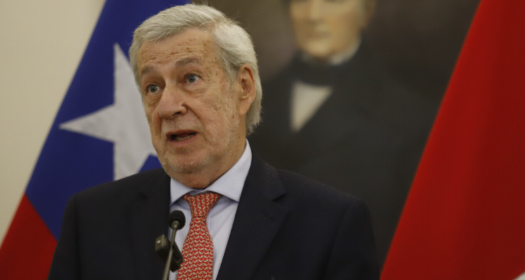 Van Klaveren descarta persecusión previa a portonazo La víctima podría haber sido cualquiera