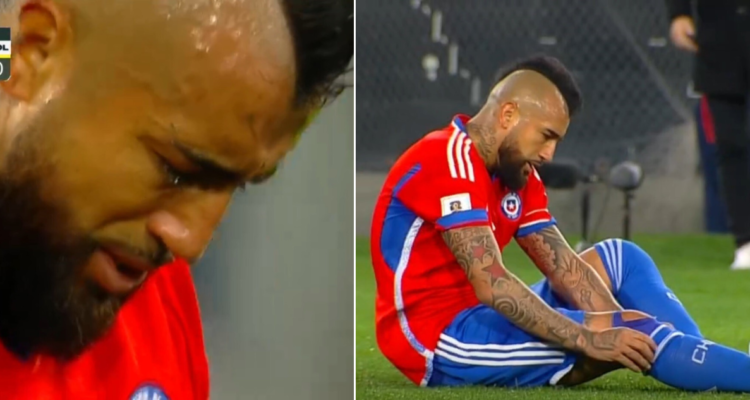 Arturo Vidal está con evidentes muestras de dolor en una de sus rodillas en el duelo de La Roja ante Colombia.