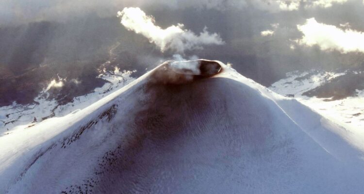 El Volcán Villarrica se encuentra en alerta naranja