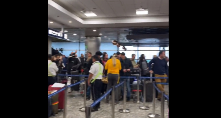 Argentina: Paro improvisado de gremio en aeropuertos afecta a 10 mil viajeros, entre ellos de JetSmart