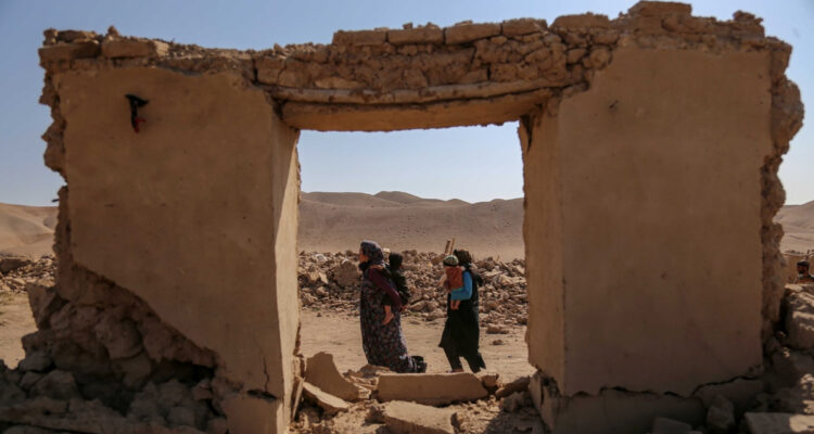 Afganistán confirma 1.000 muertos y 2.400 heridos por sismo