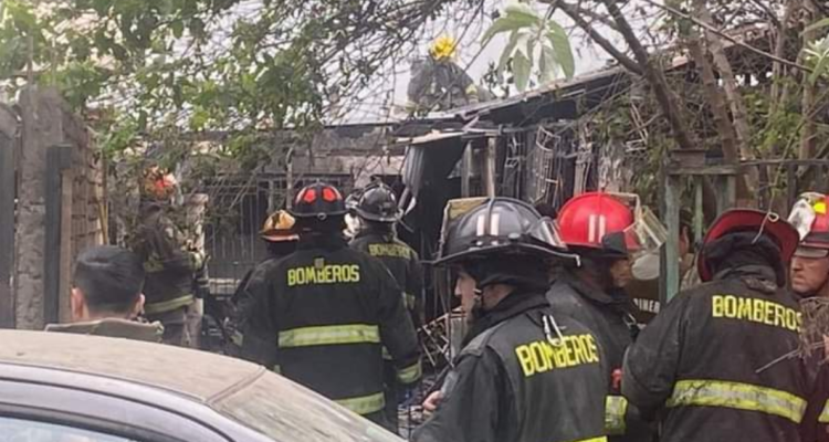 Al menos 6 personas mueren tras incendio de vivienda en Lo Espejo