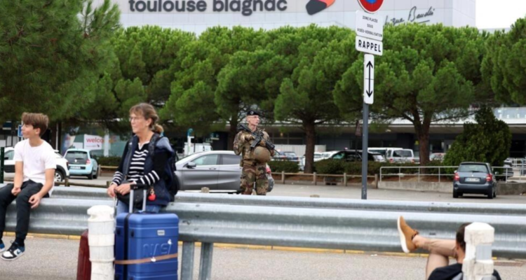 17 aeropuertos franceses se vieron amenazados