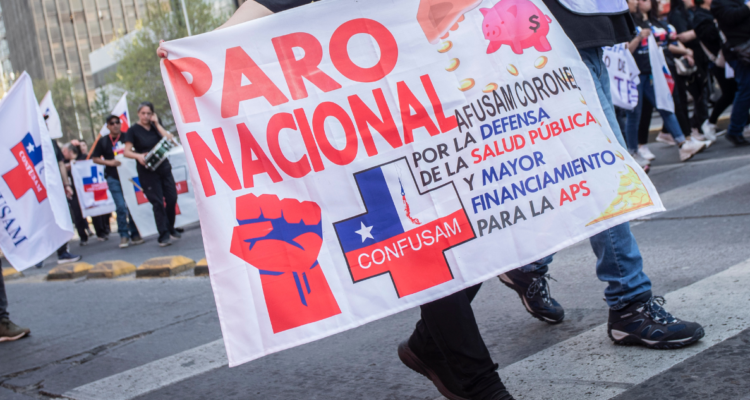 Gremios de salud de Valparaíso marchan por despidos masivos: también apuntan a presupuesto 2024