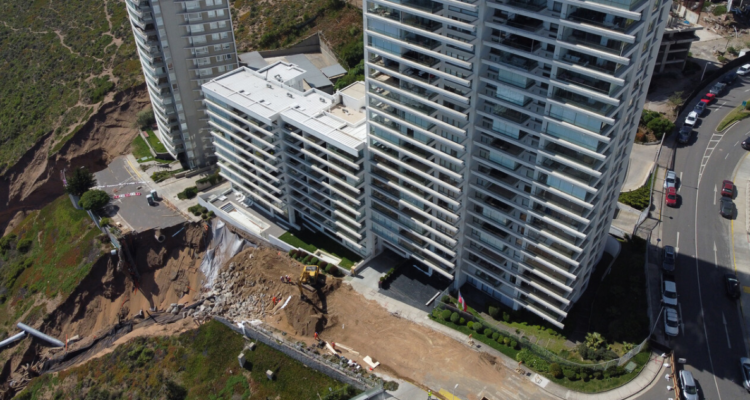 Inicia retiro de enseres desde edificio Miramar evacuado por socavones: sólo hay una familia inscrita