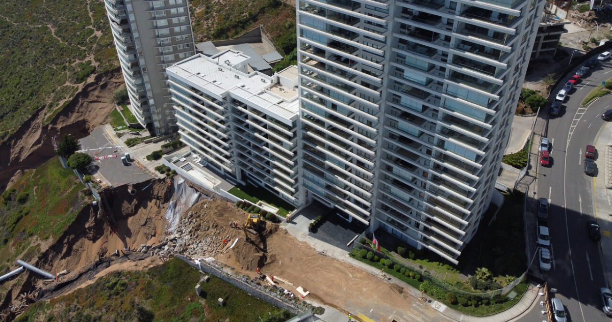 Inicia retiro de enseres desde edificio Miramar evacuado por socavones: sólo hay una familia inscrita