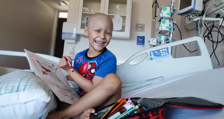 Pese a negativa del Minsal: Corte ordena a la cartera costear medicamento de niño de 6 años con cáncer