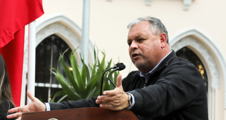 Gobernador de Valparaíso anuncia protesta frente a La Moneda por presupuesto 2024