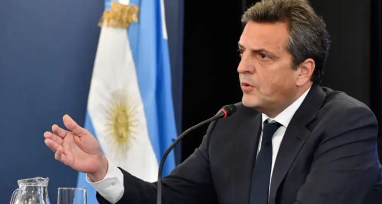Argentina Massa advierte a petroleras que les prohibirá exportar