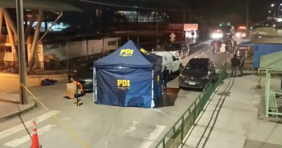 Hombre en moto asesina a reo que salía en libertad y su pareja en las afueras de cárcel de Concepción