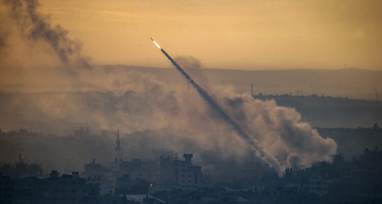 07/10/2023.- A rocket is launched from the coastal Gaza strip towards Israel by militants of the Ezz Al-Din Al Qassam militia, the military wing of Hamas movement, in Gaza City, 07 October 2023. Rocket barrages were launched from the Gaza Strip early Saturday in a surprise attack claimed by the Islamist movement Hamas. In a televised statement, the Israeli prime minister said the country is at war. 