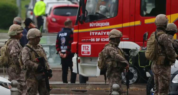 Atentado explosivo frente al Ministerio del Interior deja 2 muertos y 2 policías heridos en Turquía