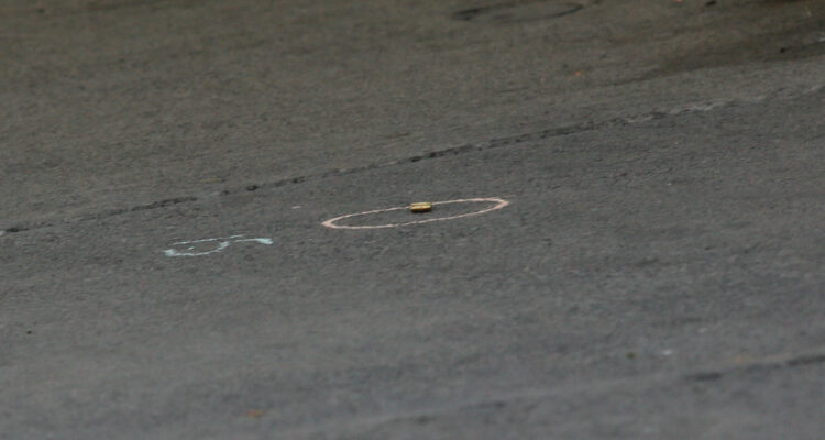 Disparan desde un auto a un hombre tras salir de su domicilio en Osorno