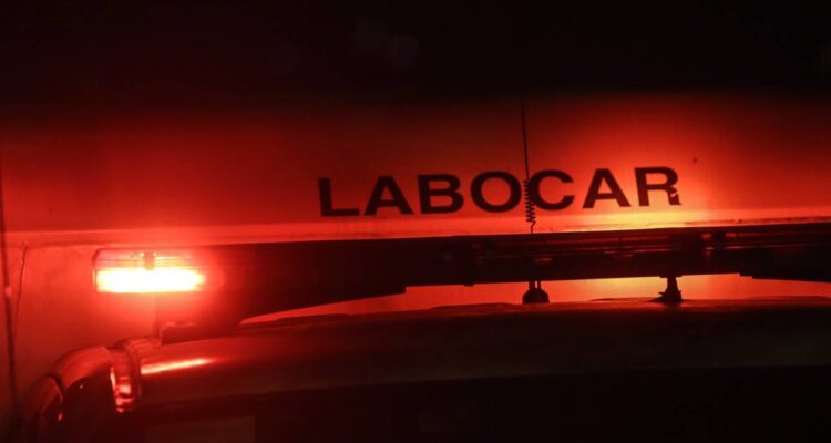 Dueño de local de comida frustra asalto disparando a delincuentes en Maipú: uno resultó lesionado