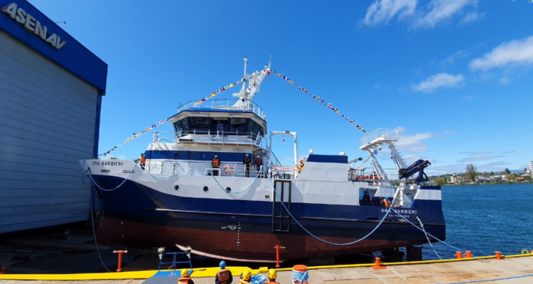 barco investigación oceanográfica
