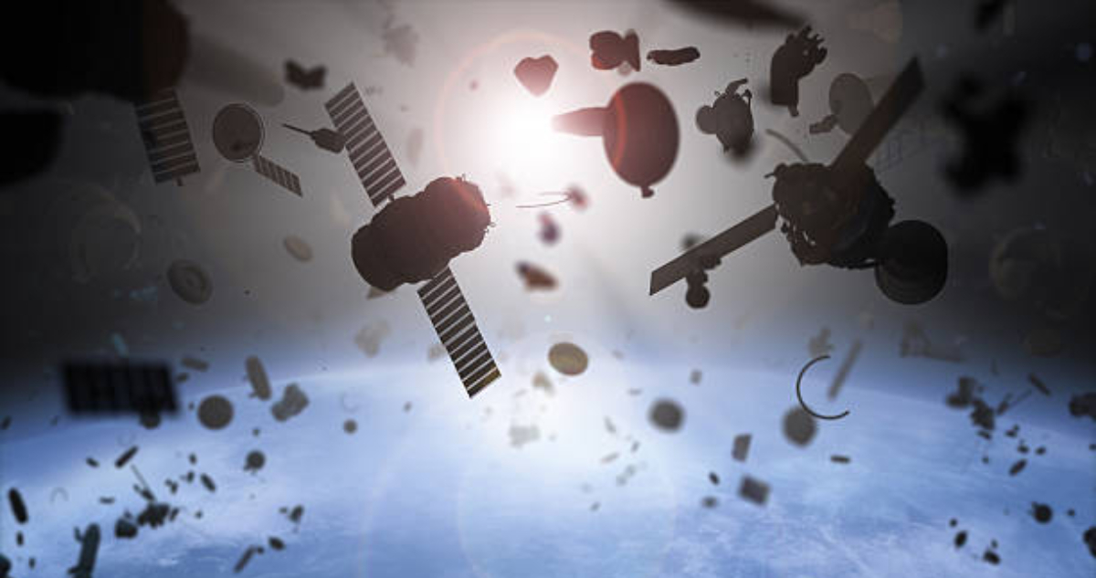Estados Unidos emitió la primera multa por basura espacial: superó los 100 millones de pesos