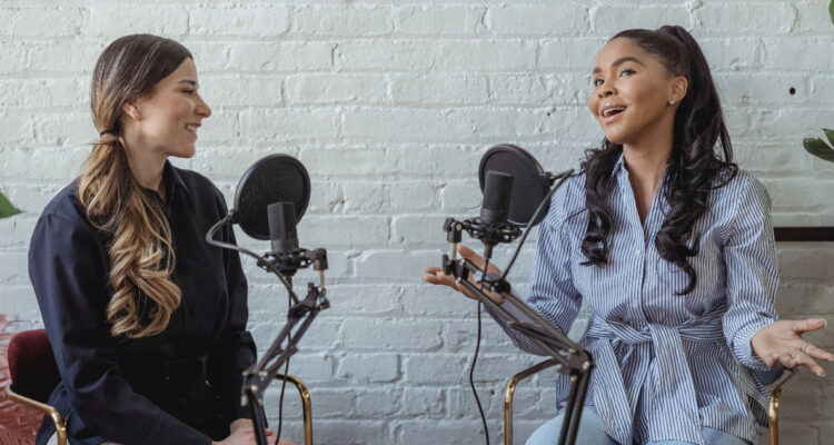 Los beneficios de escuchar pódcast