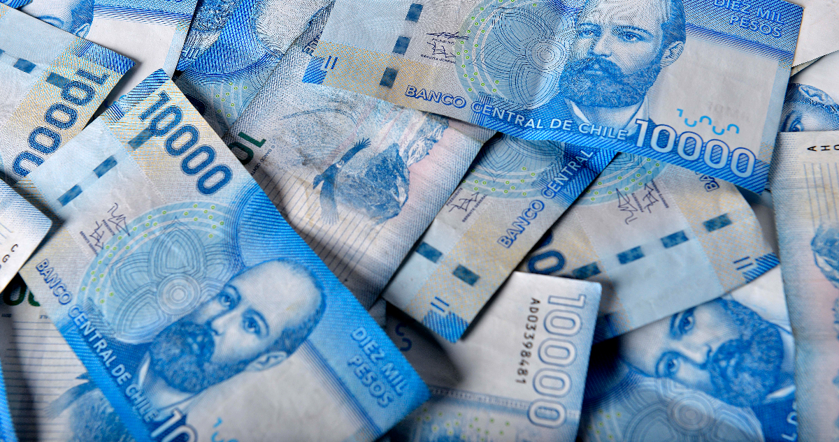 Reportan que sueldos de chilenos registran sexto incremento consecutivo ante contención de inflación