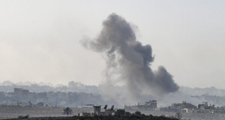 Imagen tomada desde la localidad de Sderot este martes de la zona norte de Gaza