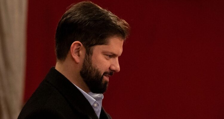 “¿Cuándo se entera…?”: las 17 preguntas que envió comisión investigadora de convenios al Pdte. Boric