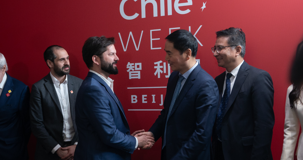 Presidente Boric anuncia llegada de empresa china para fabricar baterías de litio en Mejillones
