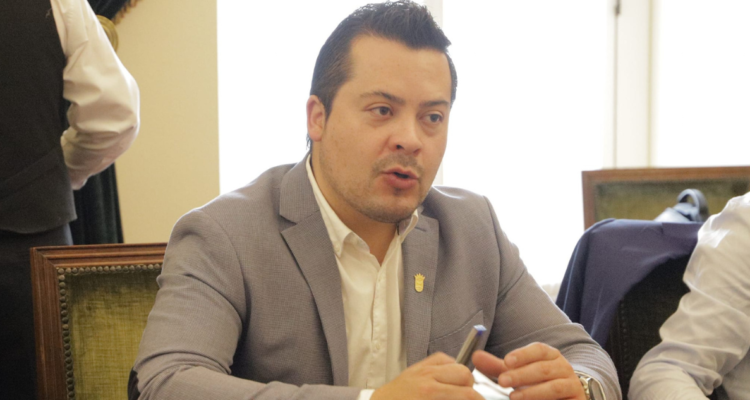 Chamorro busca volver a militar al PS