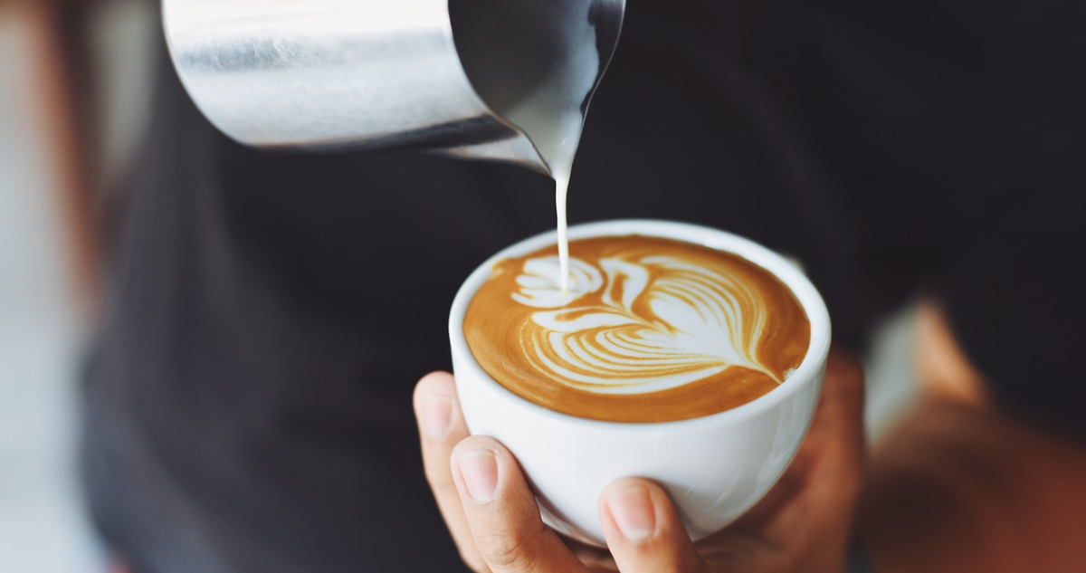 El impacto del café en el sueño de adultos mayores: recomendaciones para un consumo adecuado