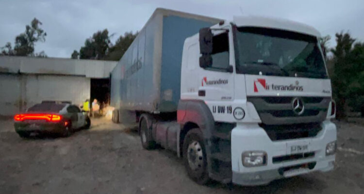 Capturan a tres sospechosos por robo de camión con 2 mil productos de Mercado Libre en Maipú