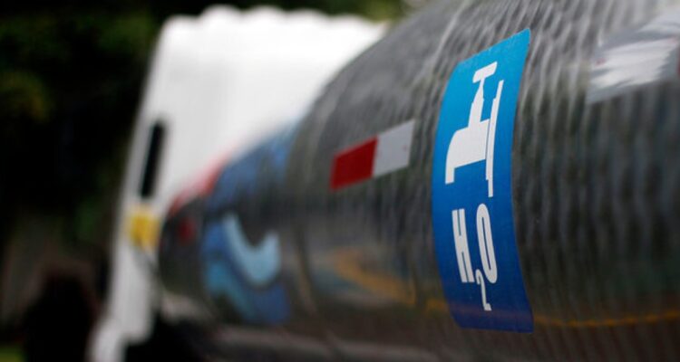 FAMILIA SIN AGUA POR TERMINO DE CONTRATO CON CAMIONES ALJIBES